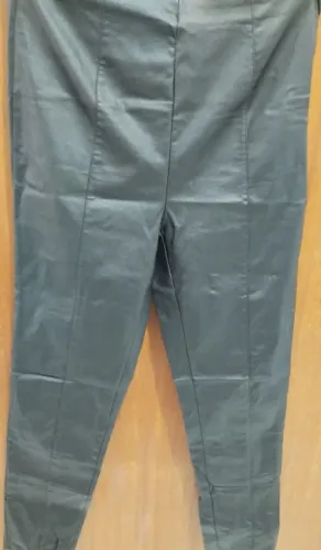 Calça linda courino como nova 
