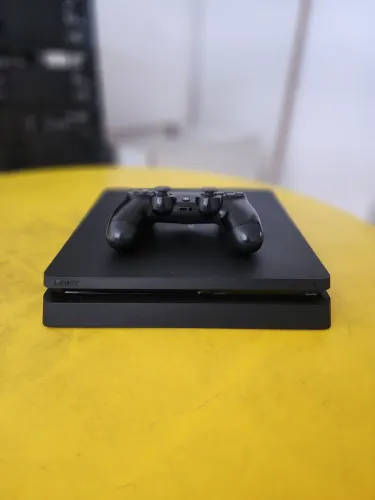 PS4 SLIM + CONTROLE ORIGINAL
