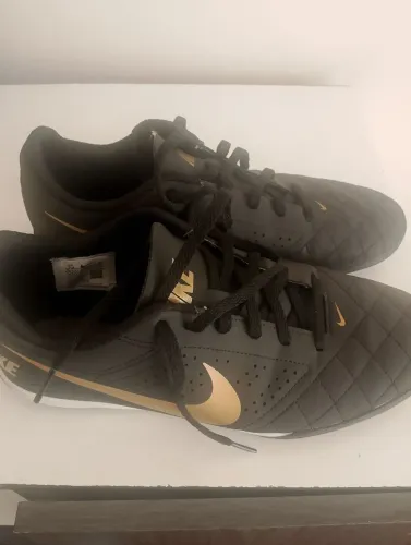 Tênis futsal Nike preto 