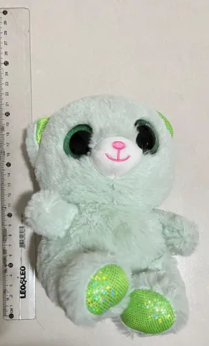 Ursinho de Pelúcia Verde com Olhos Grandes