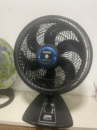 Ventilador arno com espaço para repelente