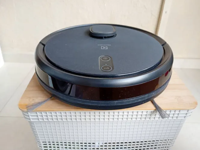 Robô Aspirador Electrolux ERB60 Passa Pano Mapeamento Alexa