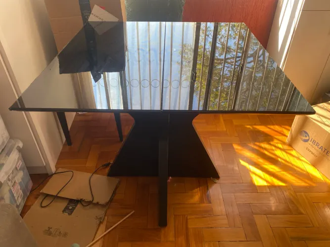 Vendo mesa extensível de madeira e vidro de 130cmx90 aberta e 90cmx90cm fechada