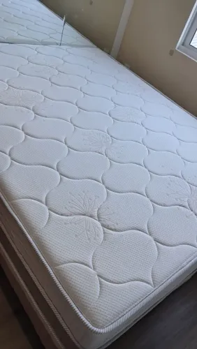 Cama queen size