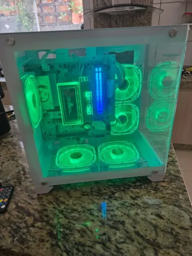 PC Gamer Aquário Full White Ryzen 5 8500G 16GB DDR5 SSD 1TB - Novo
