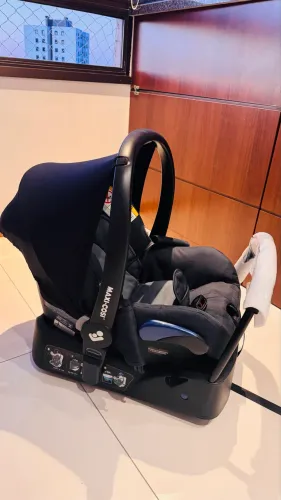 Carrinho e bebê conforto MaxiCosi