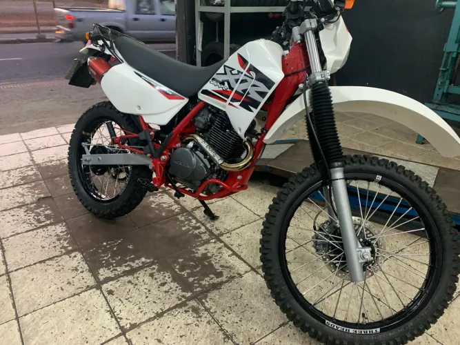 XR 200 impecável 