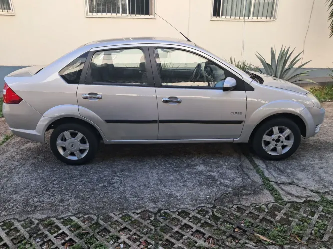Ford Fiesta Sed. 1.6 8V Flex 4P 2005