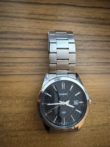 Relógio de pulso Casio MTP-VD03D-1AUDF com corria de aço inoxidável cor prateado 