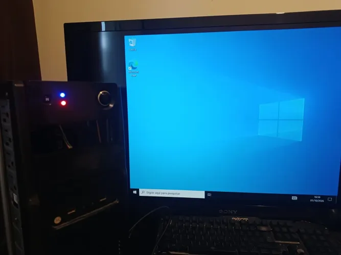 PC Desktop Intel Pentium 2GB HD 120GB Monitor