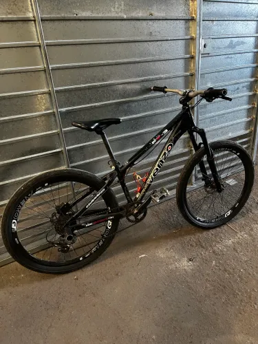 Venzo Aro 26