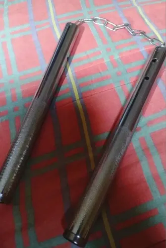 Vendo um Nuchaku/Bastão 2 em 1 Metal