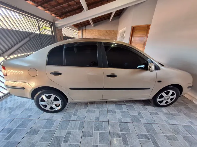 Volkswagen Polo Sedan 1.6 MI 101cv 8V 4P 2004
