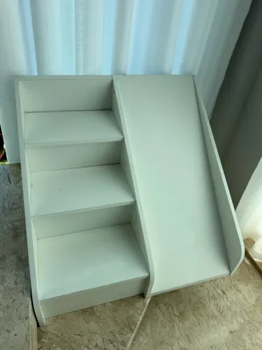 Vendo escadinha com escorregador para quarto
