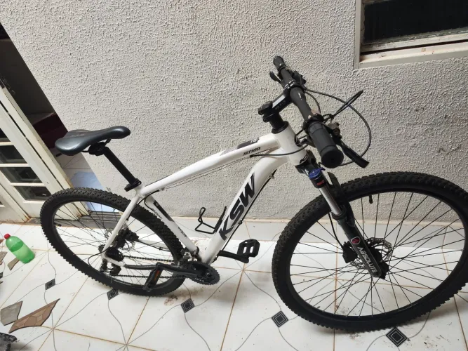 Bicicleta KSW xlt100 , quadro 19, freio a disco hidráulico, zeradinha