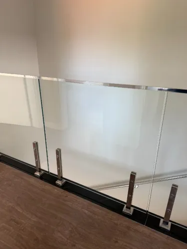 Guarda?corpo de vidro temperado 3,30?m?x?1,10?m com inox