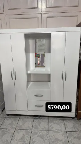 Guarda roupa branco