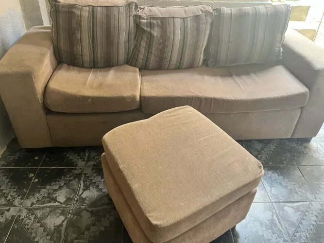 Sofá três lugares