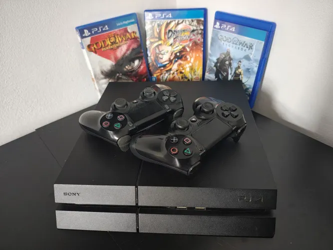 Ps4 Fat 1 Tera+ 3 jogos + 2 controles originais+ 3 meses de garantia