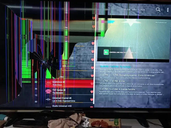 Vende-se TV nova smart 42 para retirar peças.Ela quebrou mais ainda esta funcionando como.