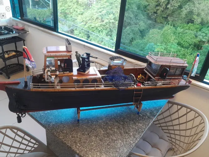 Barco artesanal de madeira