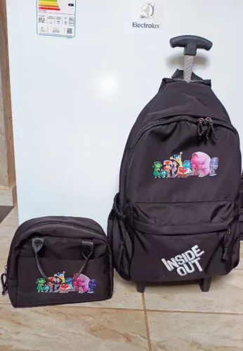 Mochila escolar de rodinhas infantil divertidamente