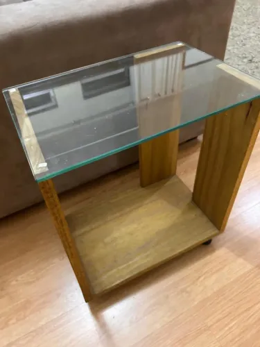 Mesa de canto/apoio com rodinhas