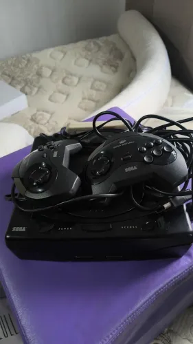 Sega Saturn destravado 2 controles originais