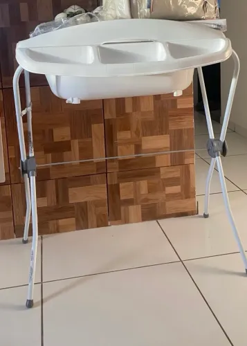 Banheira de bebê com trocador e porta sabão