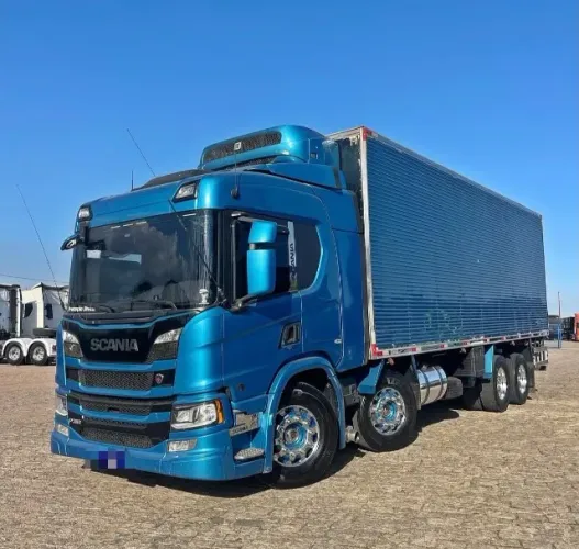 Scania P360 2021 8x2 Baú frigorifico