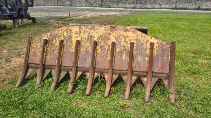 Garfo Enleirador para Trator de Esteiras - Usado