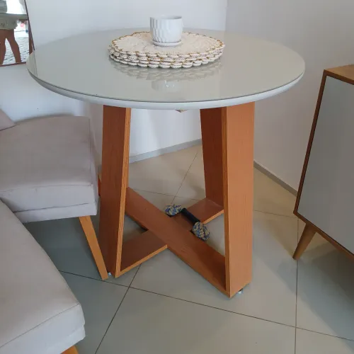 Vendo jogo de cadeira com mesa de tampo de vidro nova * 