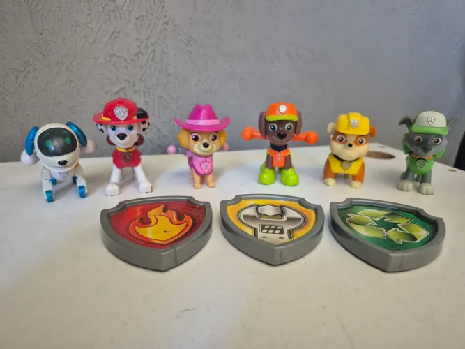 Patrulha Canina Lote 6 Filhotes + 3 emblemas