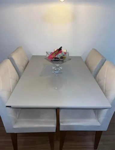 Mesa com 4 cadeiras Off White 