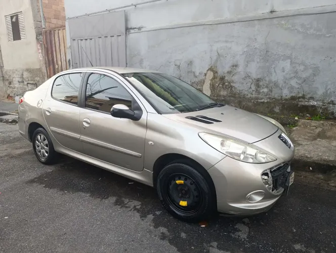Peugeot 207 Sed. Passion XR Sport 1.4 Flex 8V 4P 2013