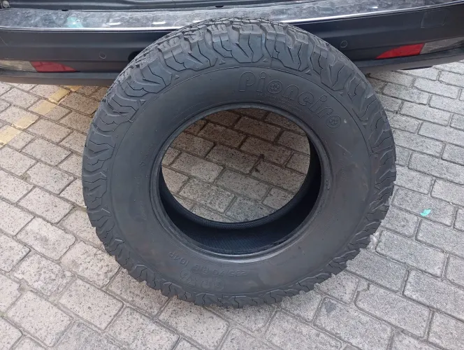 04 Pneus Remold novos 235/70/r16