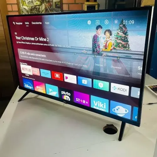 Smartv TCL 32 polegadas completa com controle remoto e pé em estado de nova