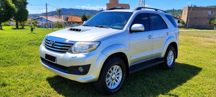 Toyota Hilux SW4 SRV D4-d 4X4 3.0 TDI Dies. AUT 2012