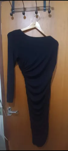 Vestido Shein mula manca e franzido do lado .Veste do 38 ao 40. Chamar no WhatsApp 61 9850