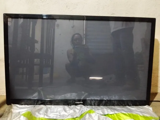 VENDOR$130,00 TV43'DEFEITO VAI COM CROMECAST<br>VAI COM A CHROMECAST