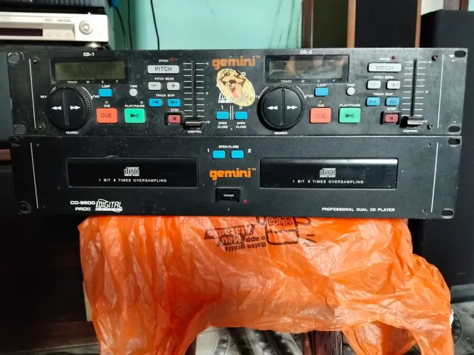 Duplo CD player funciona perfeitamente profissional