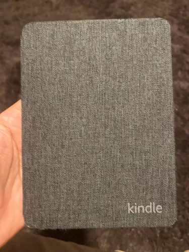 Kindle Paperwhite 16 GB (Geração mais recente), acompanha capa de proteção e adaptador.