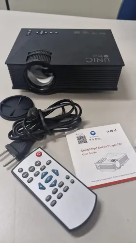 PROJETOR UC68 UNIC Wifi Mini 1800lm Portátil HDMI