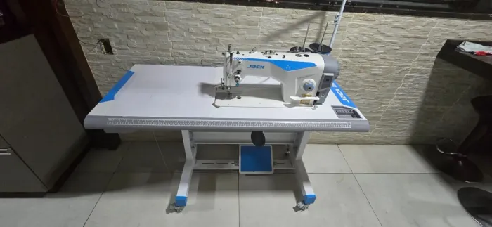 Máquina de Costura Jack