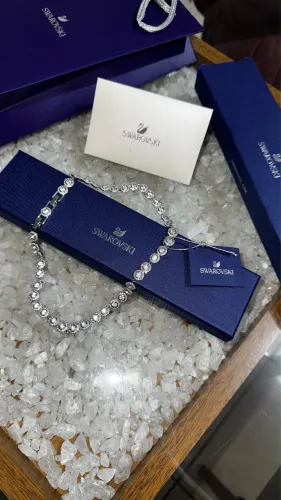 COLAR SWAROVSKI MUITO BARATO PRA VENDER