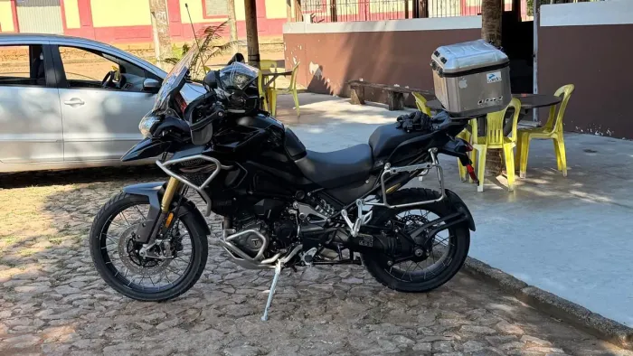 Triunph 1200 rally black edition