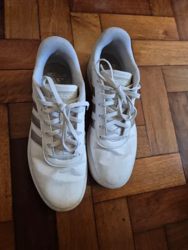 tênis casual feminino Adidas modelo Court Platform TAM 38
