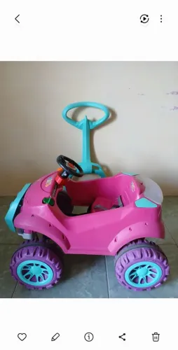 Carro à pedal p menina