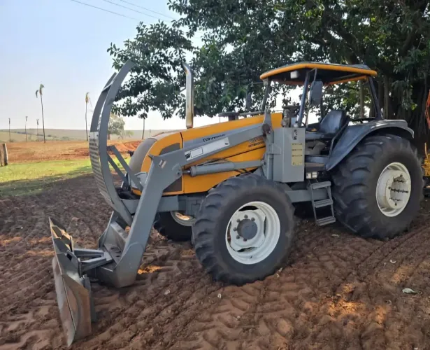 Trator Valtra BM125i Intercooler - A prazo 