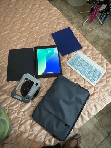 iPad 7 128gb com acessórios 